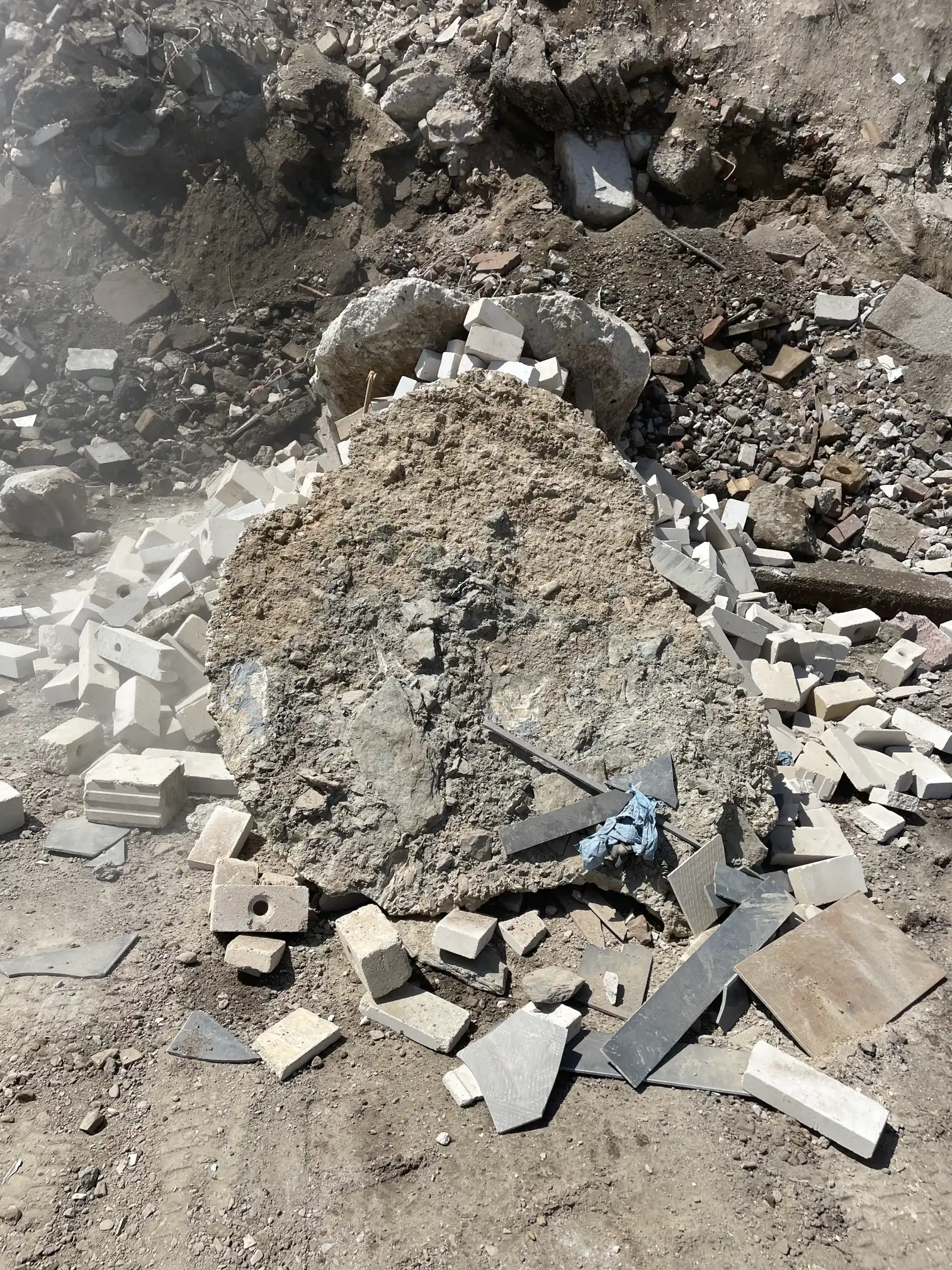 Bauschutt mineralisch auf im freien