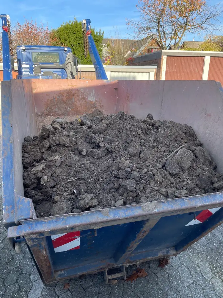 Boden ohne organische Bestandteile in einem Container