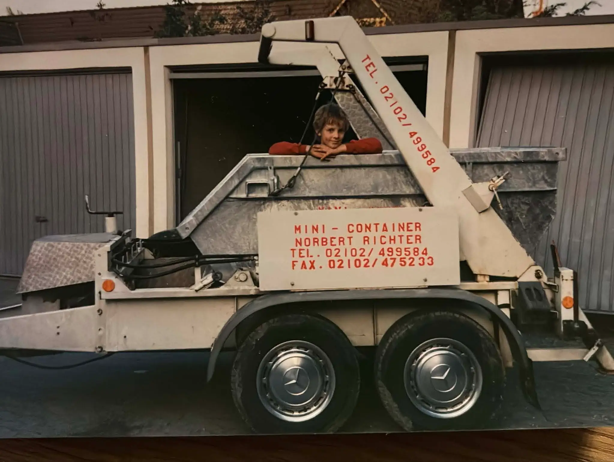 Eine alte Aufnahme eines der ersten Container Richter Fahrzeuge